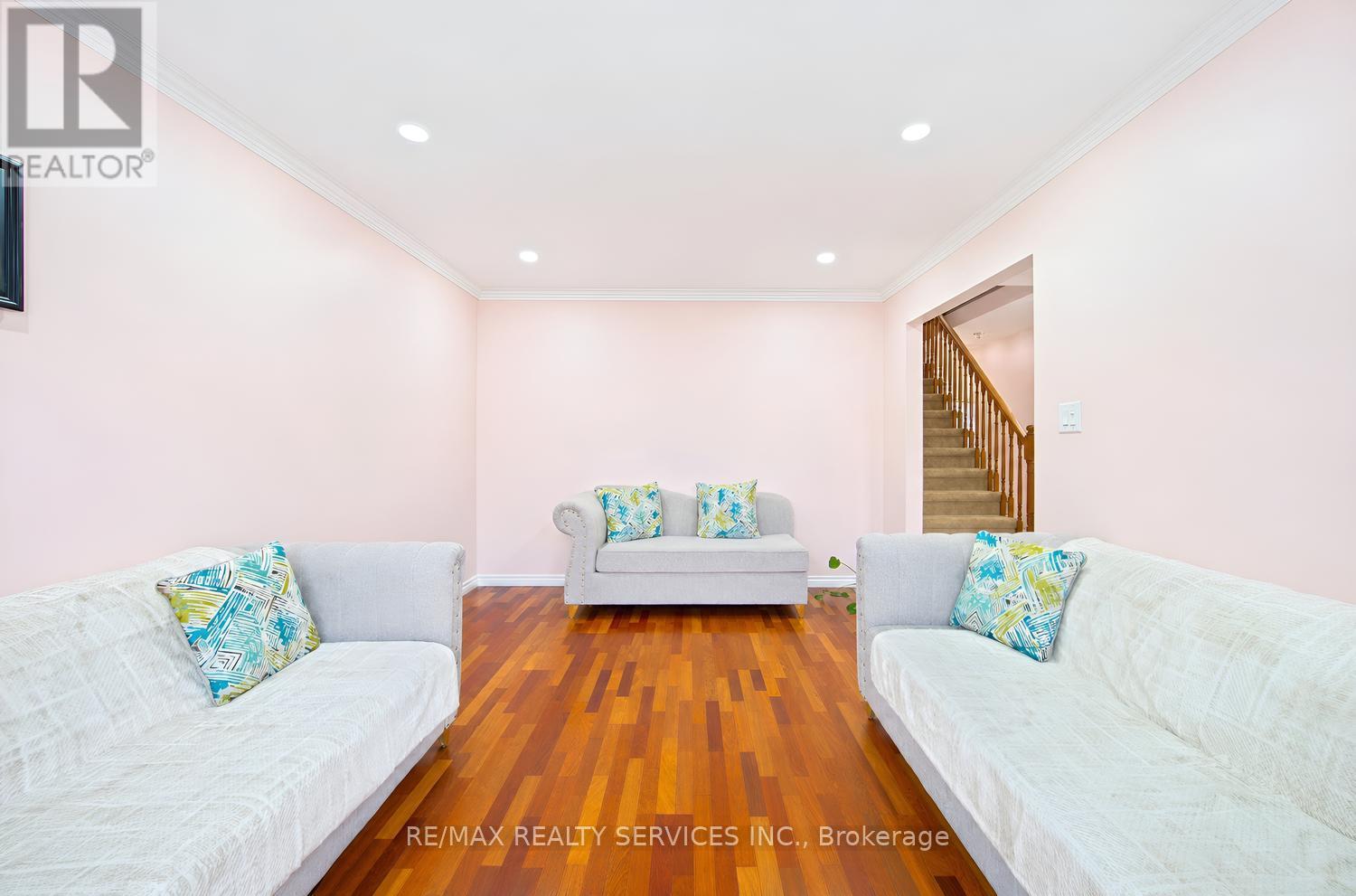 5 Nimrod Crescent West, Brampton, ON photo 10