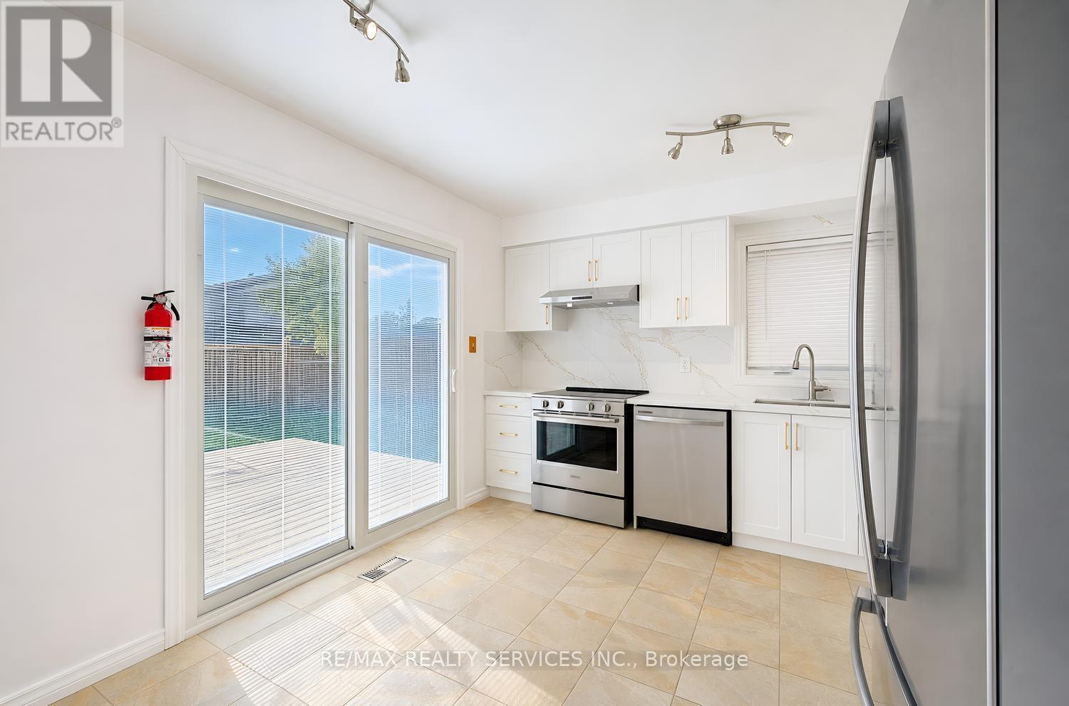 5 Nimrod Crescent West, Brampton, ON photo 12