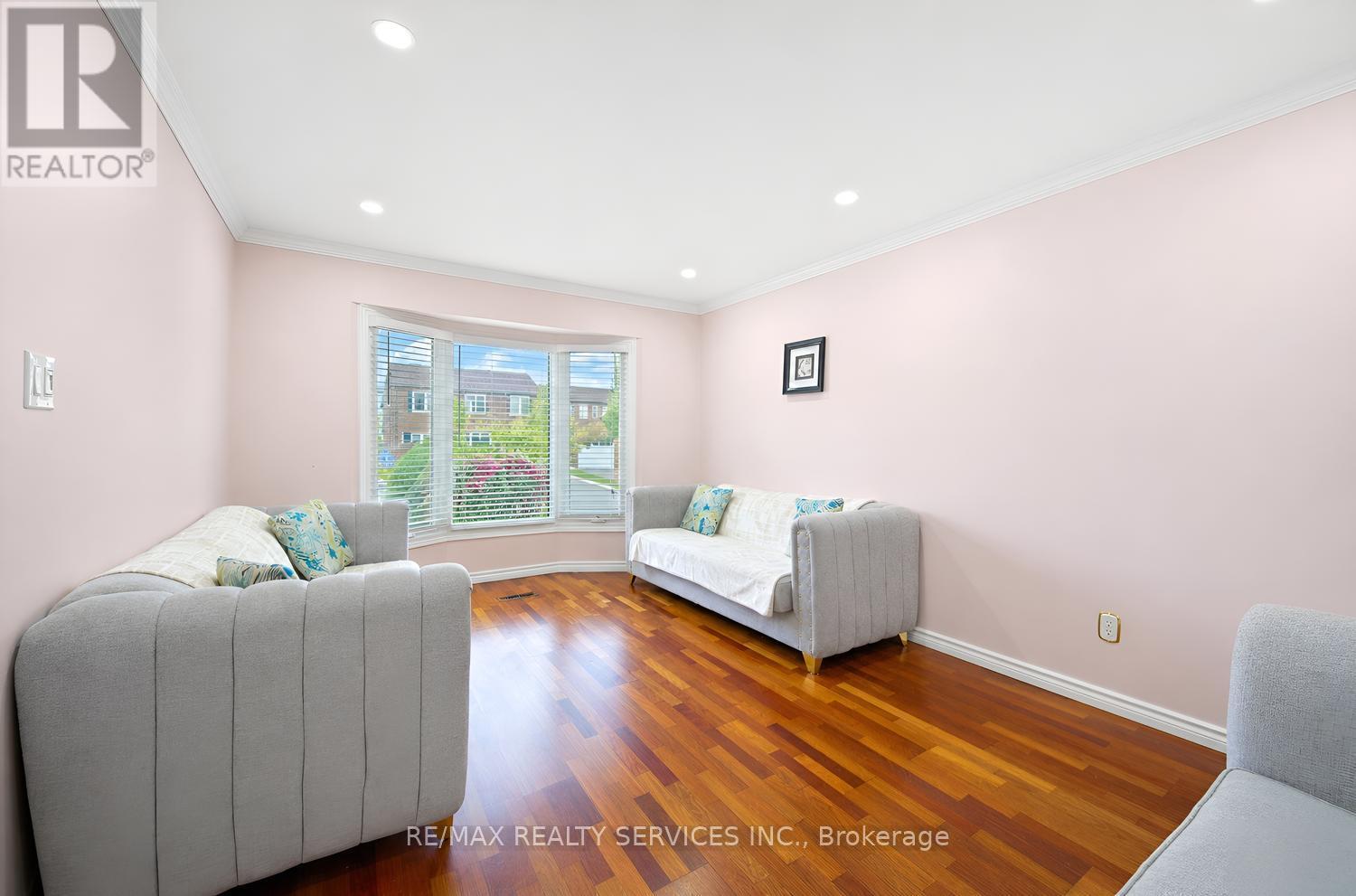5 Nimrod Crescent West, Brampton, ON photo 7