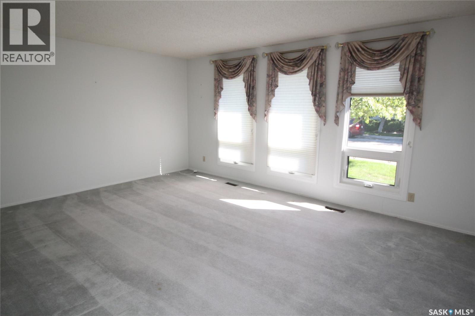 230 Auld CRESCENT, Saskatoon — photo 2