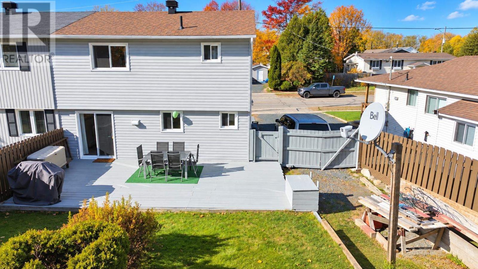 223A Ottawa AVE photo 3