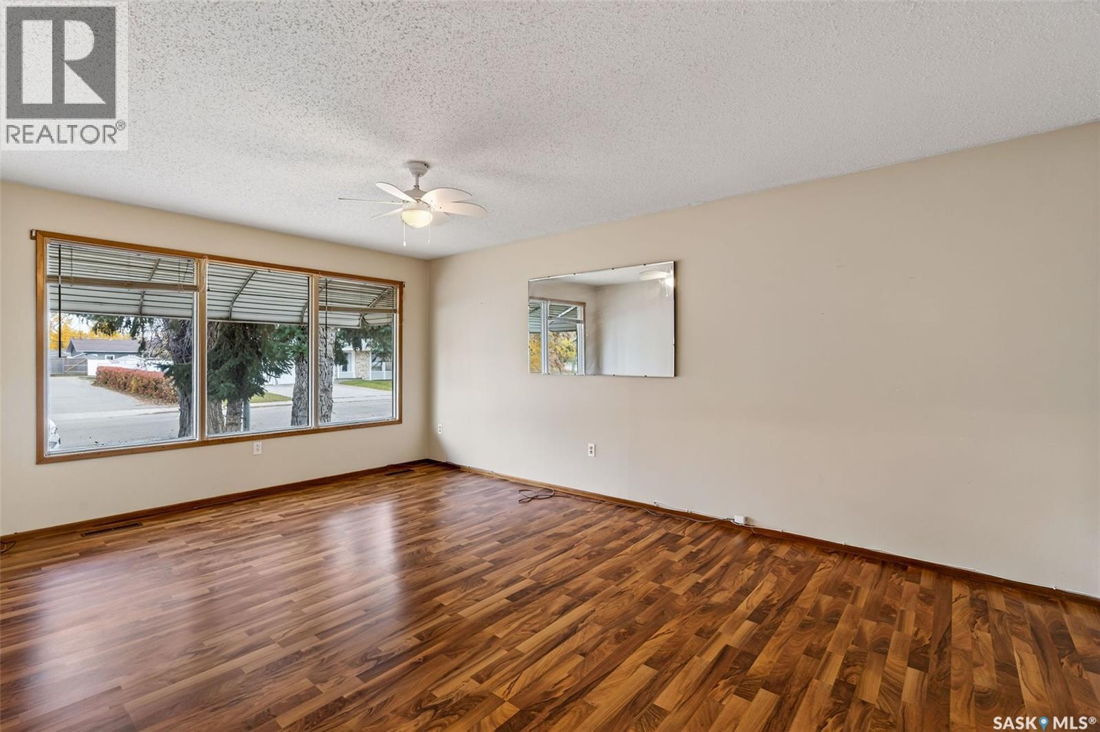 114 Scotia DRIVE photo 3