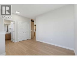 Primary Bedroom - 4352 61 Avenue, Innisfail, AB T4G0P3 Photo 8
