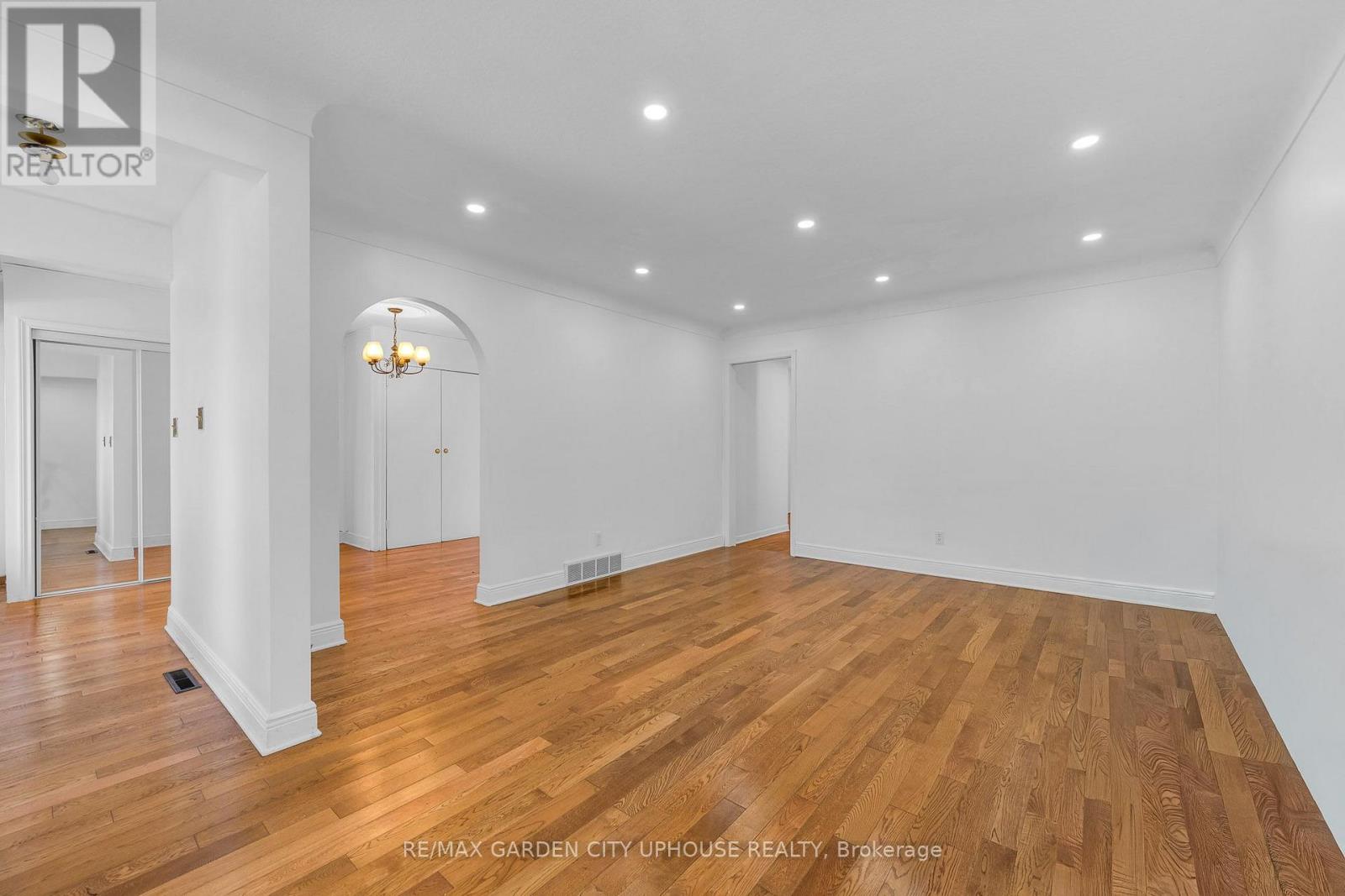 MAIN FLOOR - 3083 PORTAGE ROAD, Niagara Falls (Church's Lane) — photo 2
