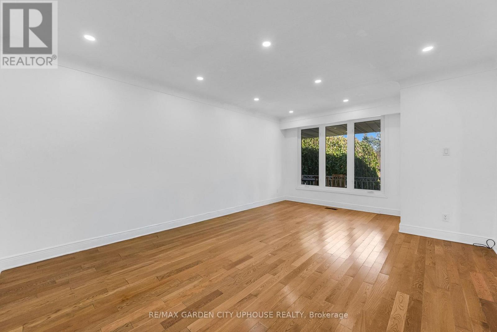 MAIN FLOOR - 3083 PORTAGE ROAD, Niagara Falls (Church's Lane) — photo 3