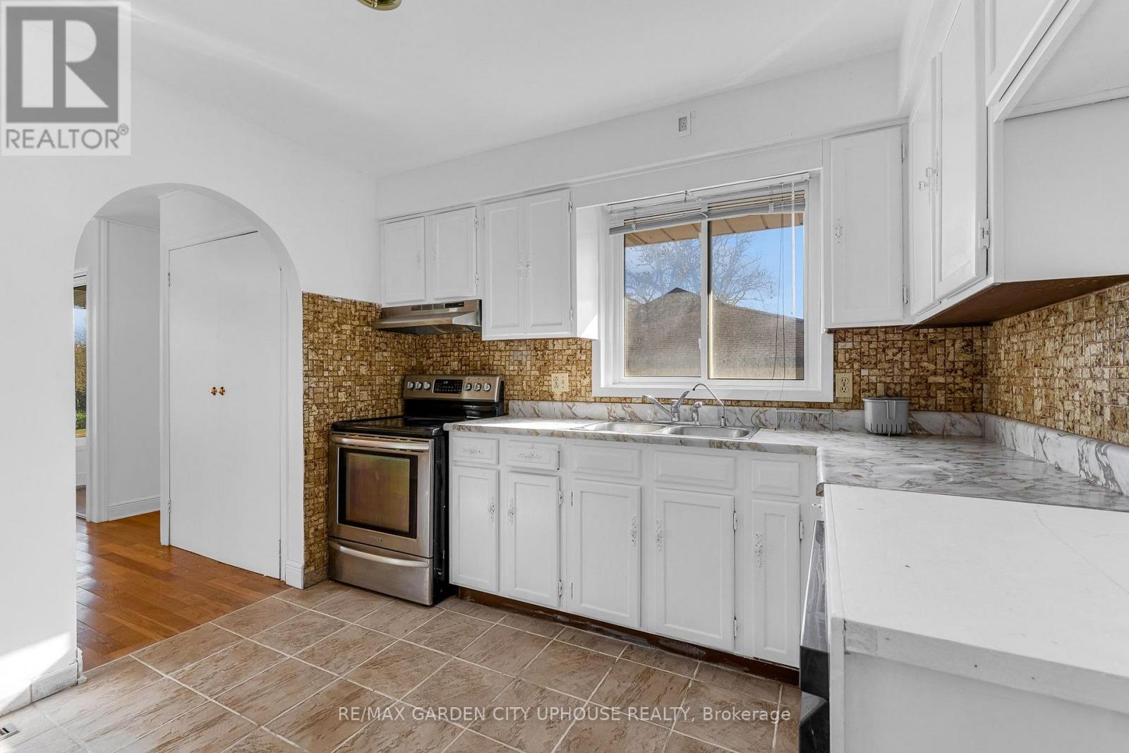 MAIN FLOOR - 3083 PORTAGE ROAD, Niagara Falls (Church's Lane) — photo 6