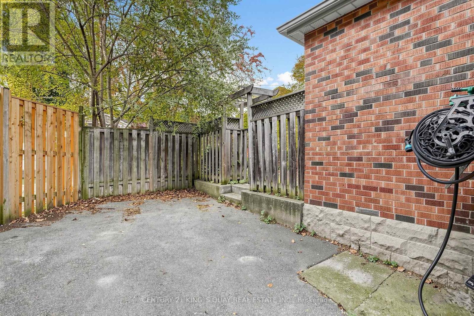32 Crestview Road, Toronto, ON photo 46