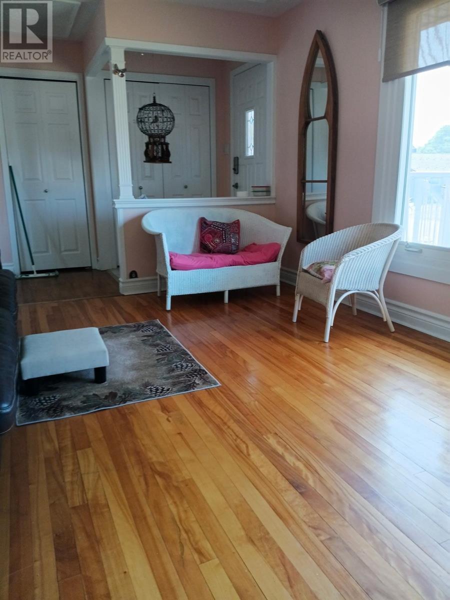 29 Blackwell RD, Elliot Lake — photo 2