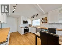 4pc Bathroom - 4055 Dovercroft Road Se, Calgary, AB T2B1Z6 Photo 10