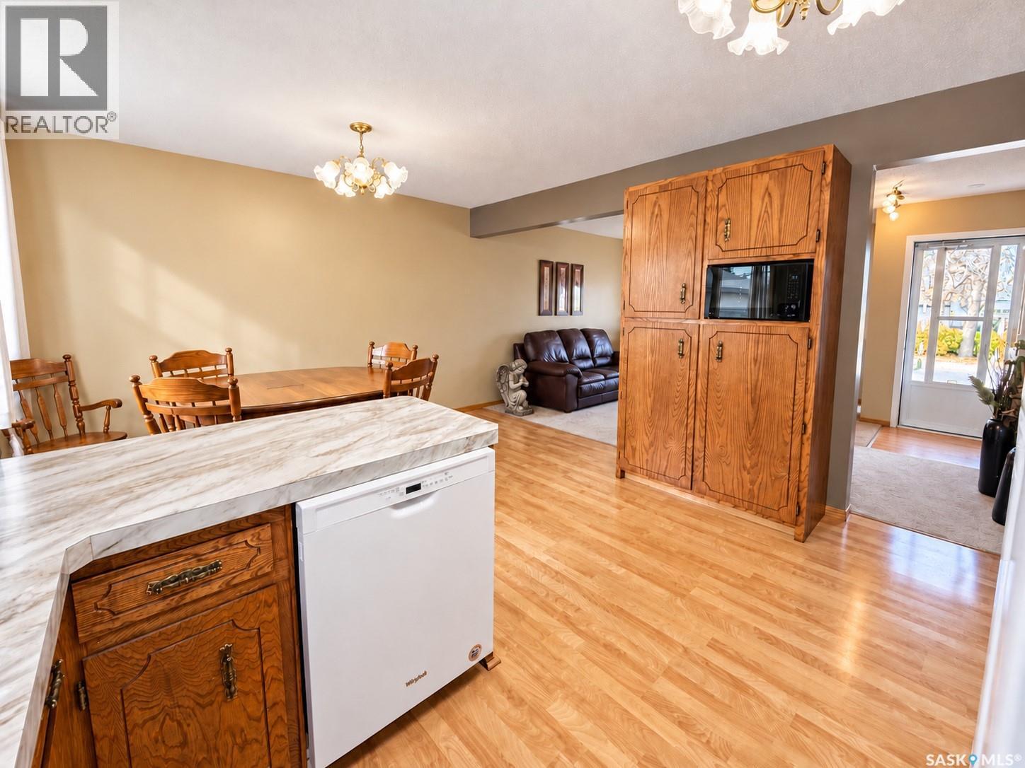 511 Central AVENUE S, Swift Current — photo 4