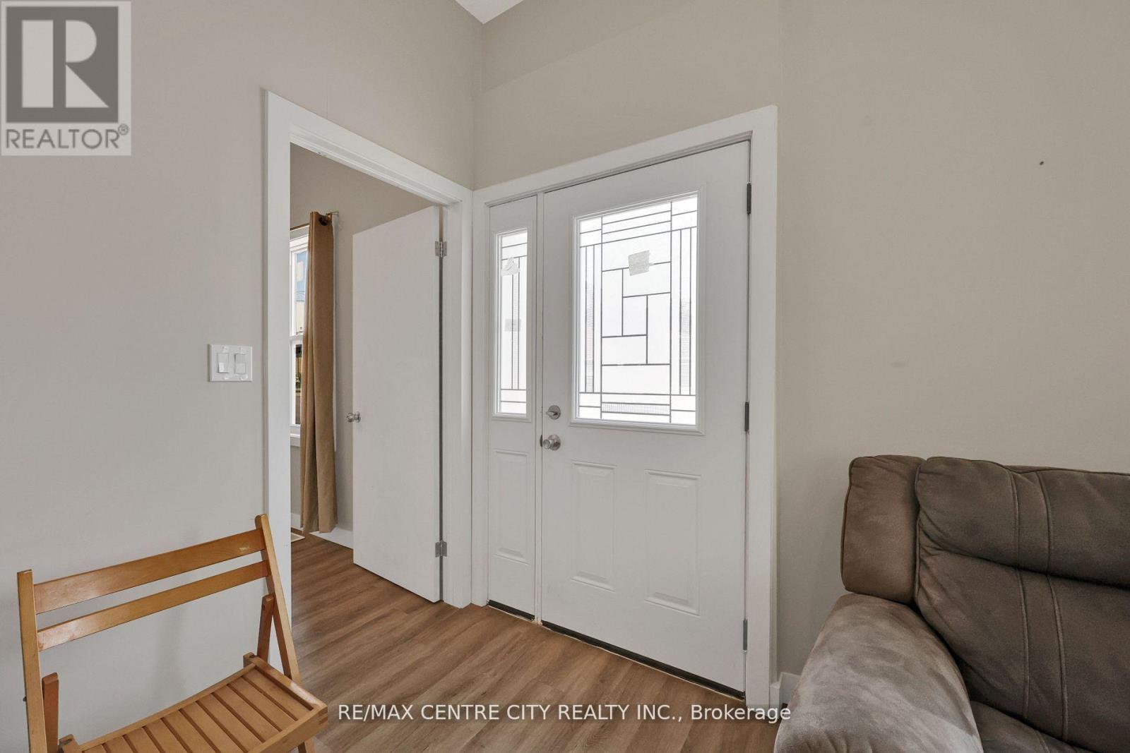 101 HAMILTON ROAD, London East (East K) — photo 2