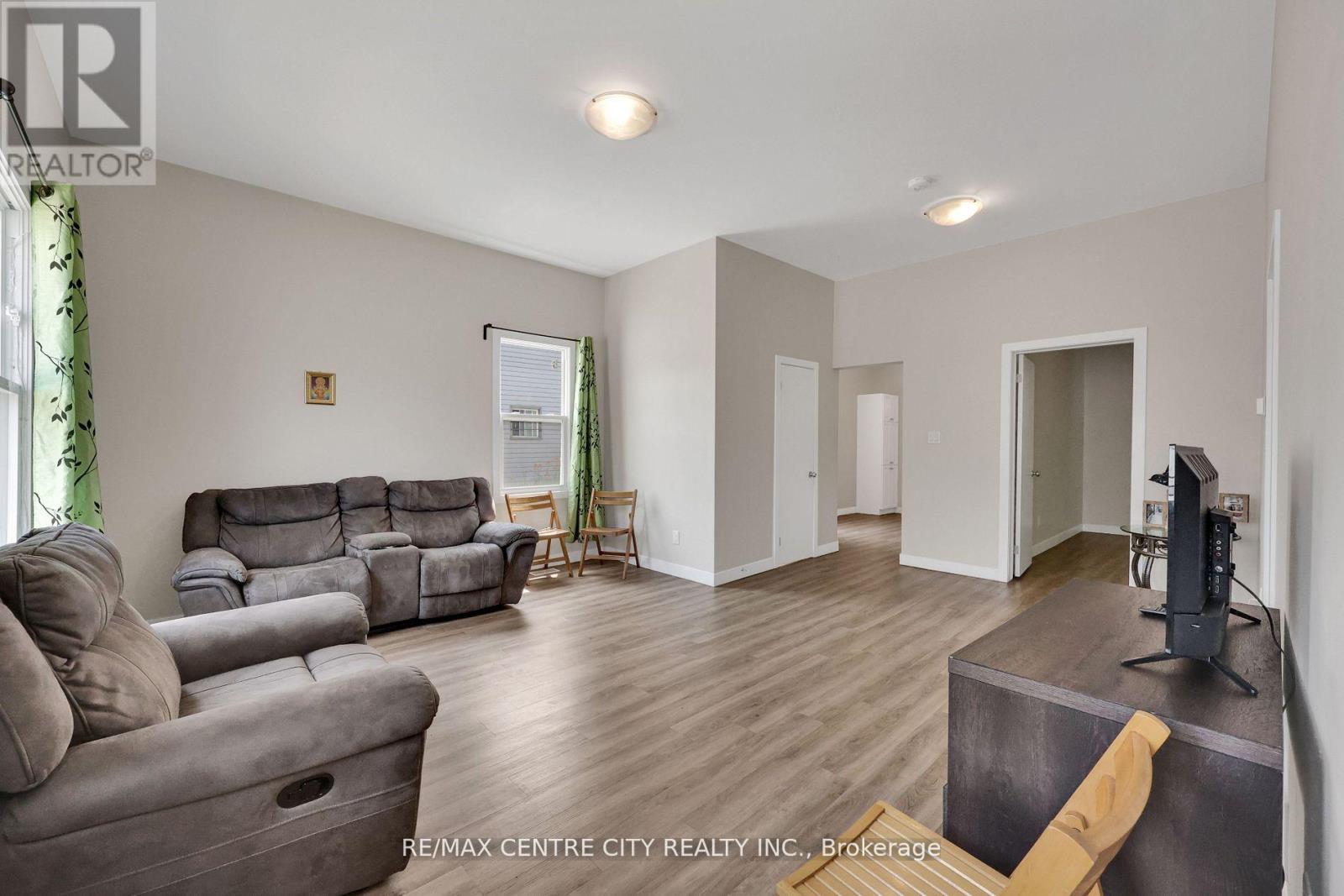 101 HAMILTON ROAD, London East (East K) — photo 3
