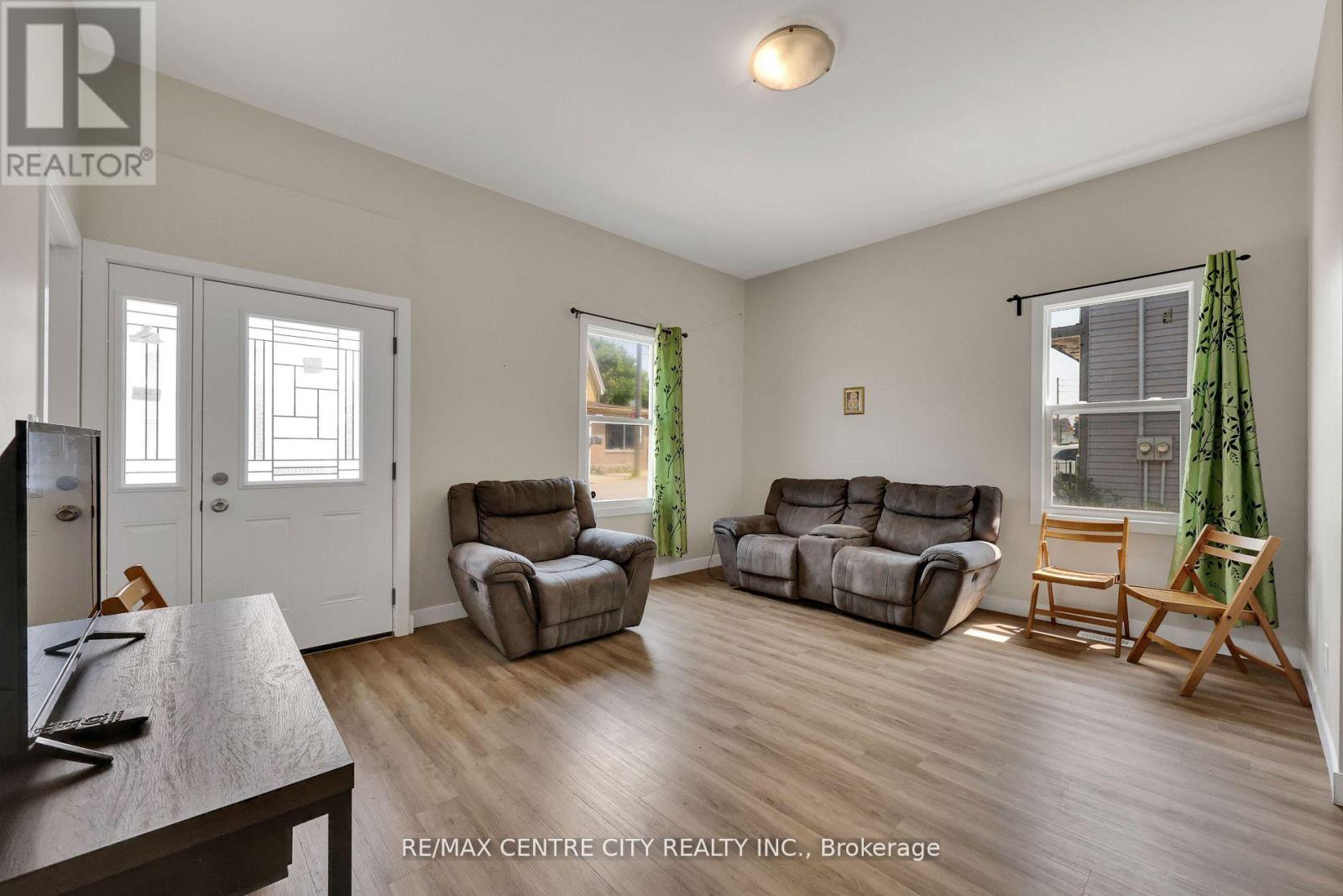 101 HAMILTON ROAD, London East (East K) — photo 6