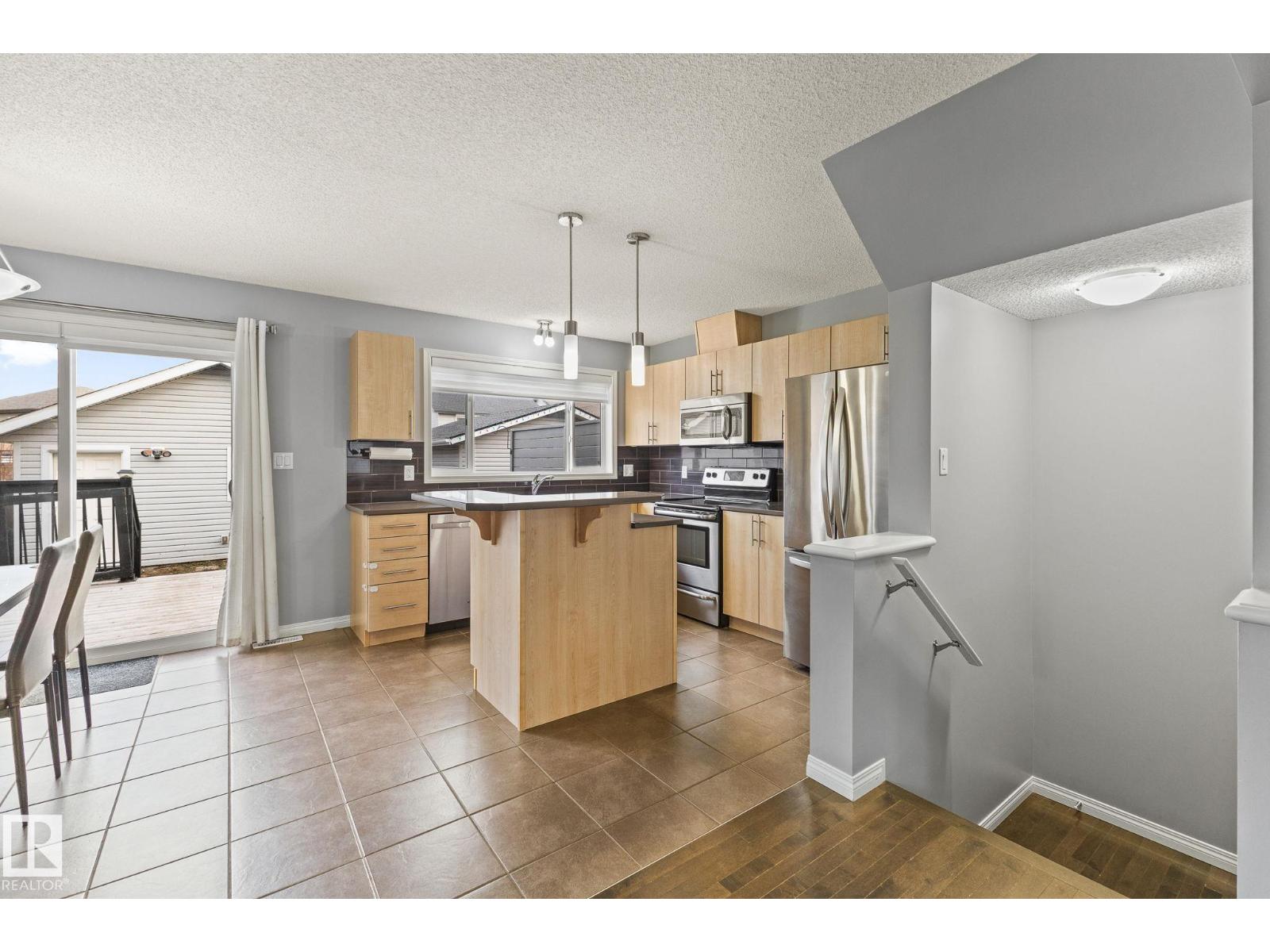 7030 21A AV SW, Edmonton — photo 6