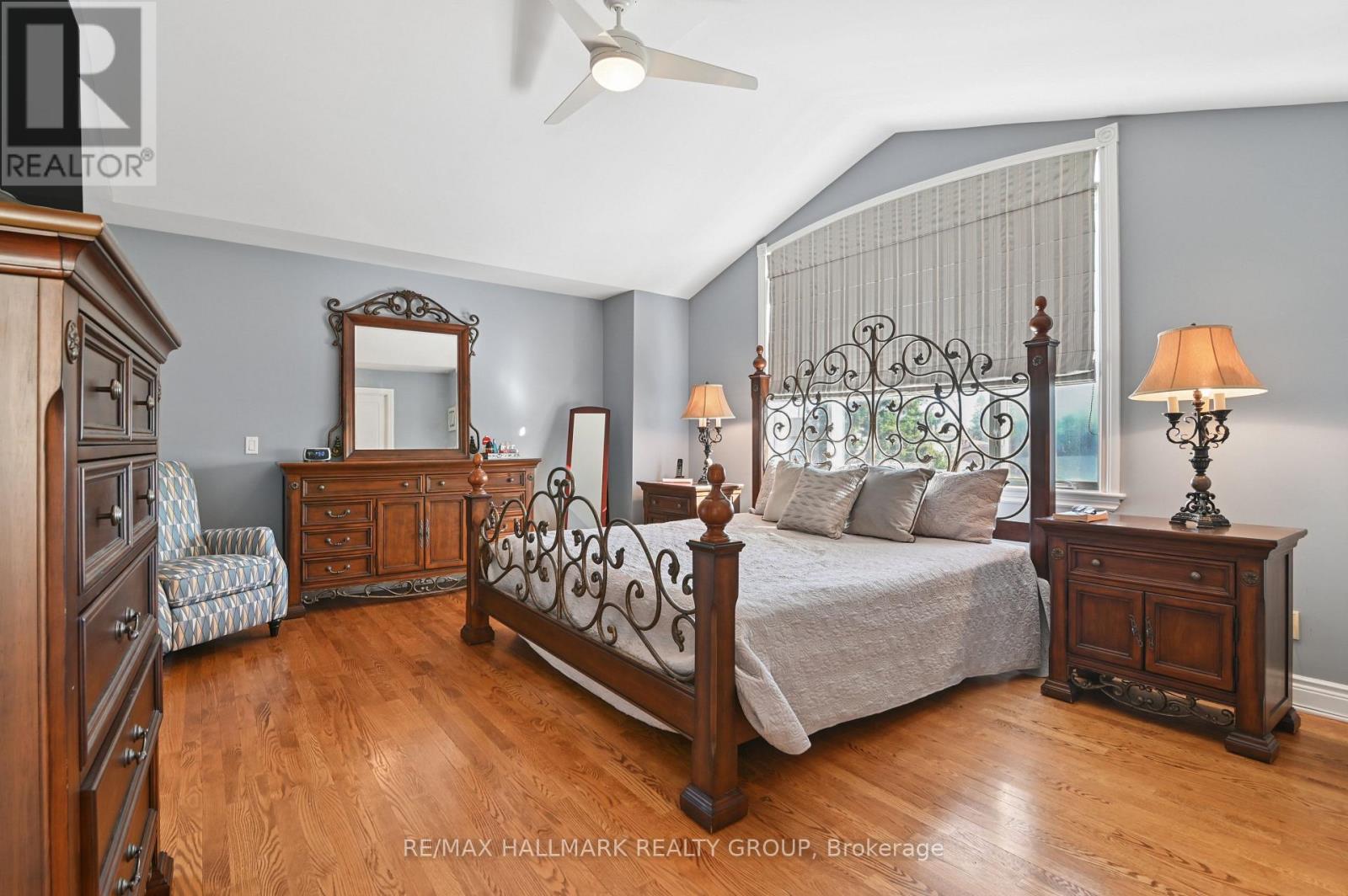 2nd floor - Primary bedroom