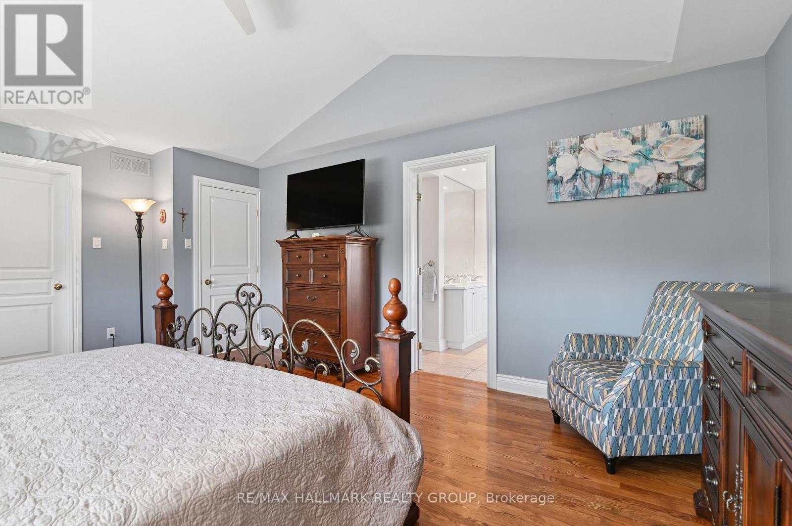 2nd floor - Primary bedroom