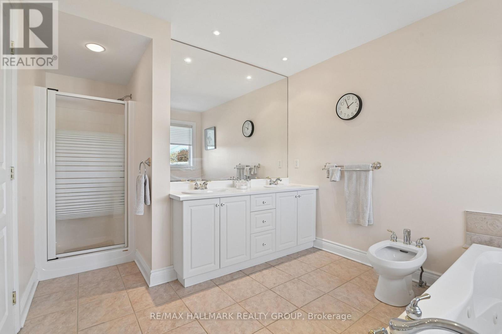 2nd floor - Ensuite Bathroom (6-piece)