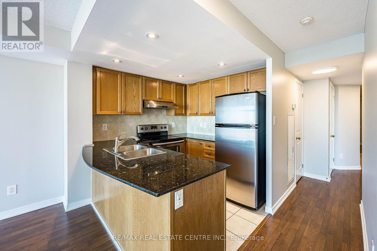 901- 9 George Street North, Brampton, ON photo 13