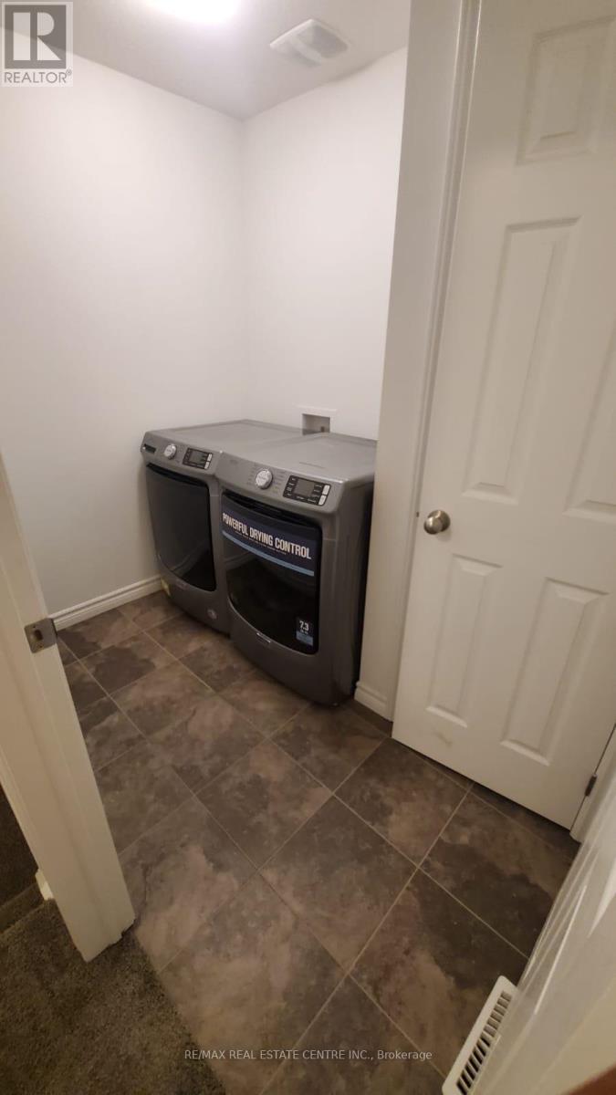19 SADDLEBROOK COURT, Kitchener — photo 8