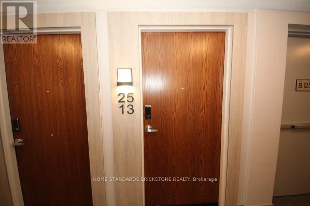 30 Francis Unit 2513 photo 2