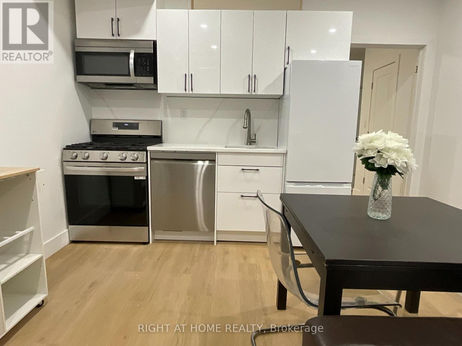 674 MANNING AVENUE, Toronto (Annex) — photo 8