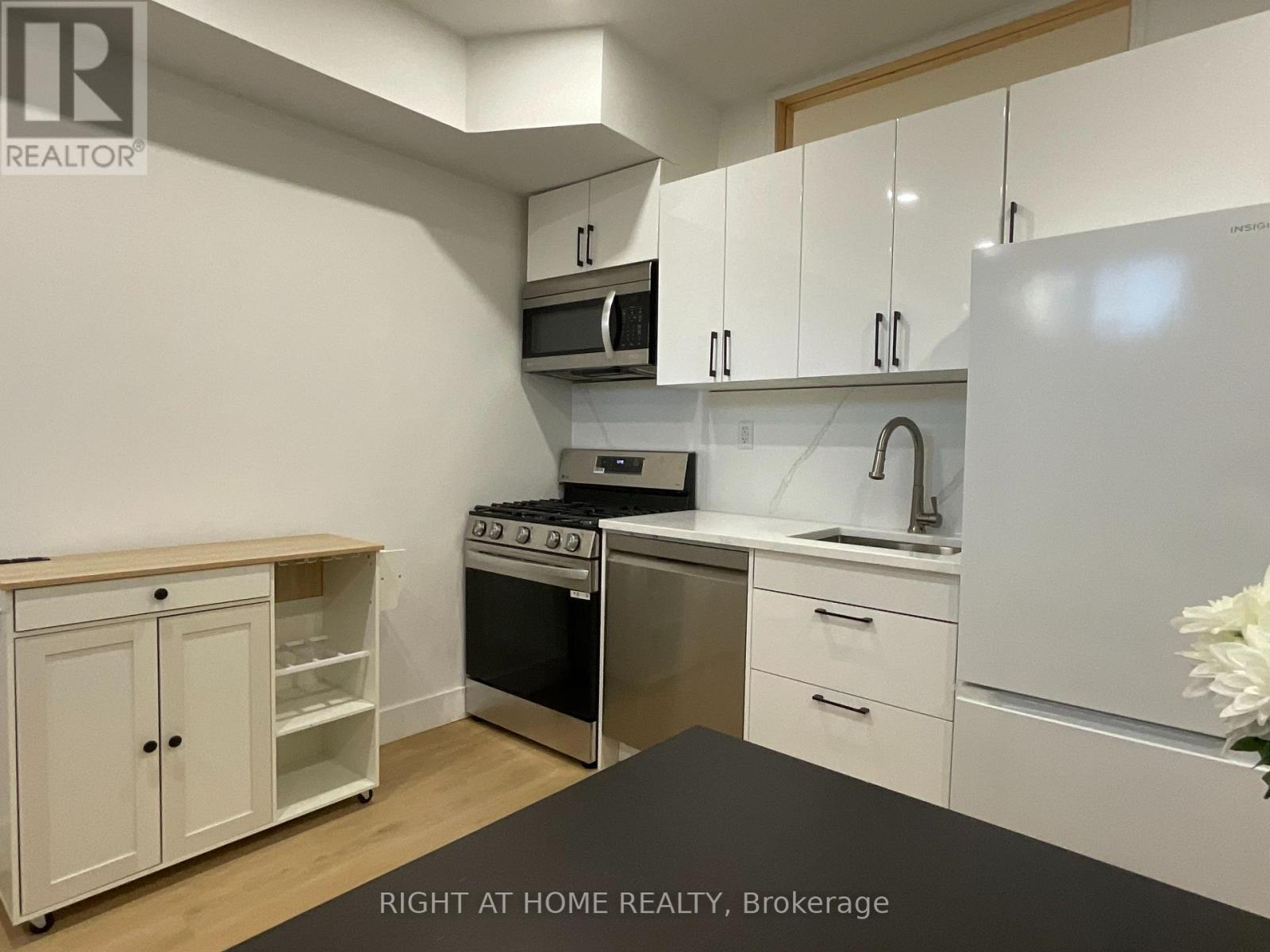 674 MANNING AVENUE, Toronto (Annex) — photo 9