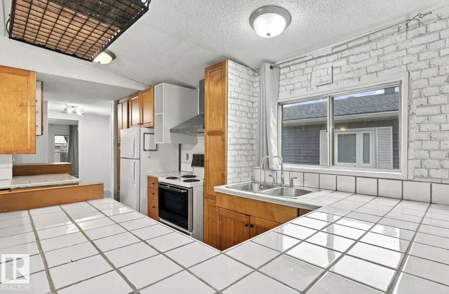 2664 Lakeview Dr NW, Edmonton — photo 16