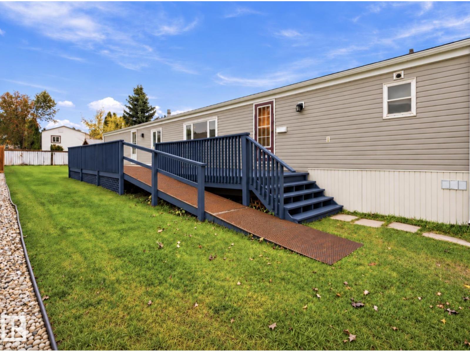 2664 Lakeview Dr NW, Edmonton — photo 2