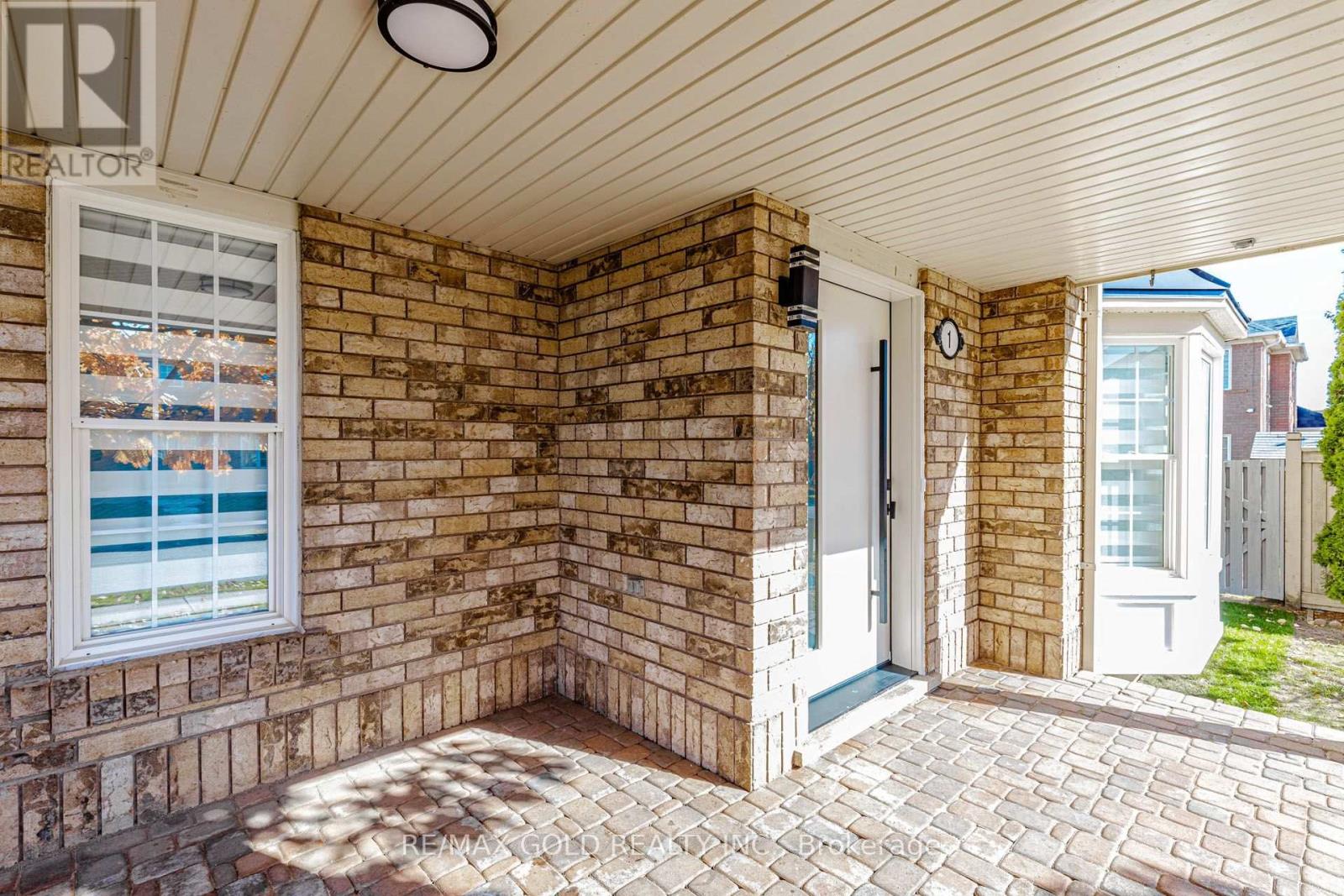 1 Orangegrove Drive, Brampton, ON photo 4