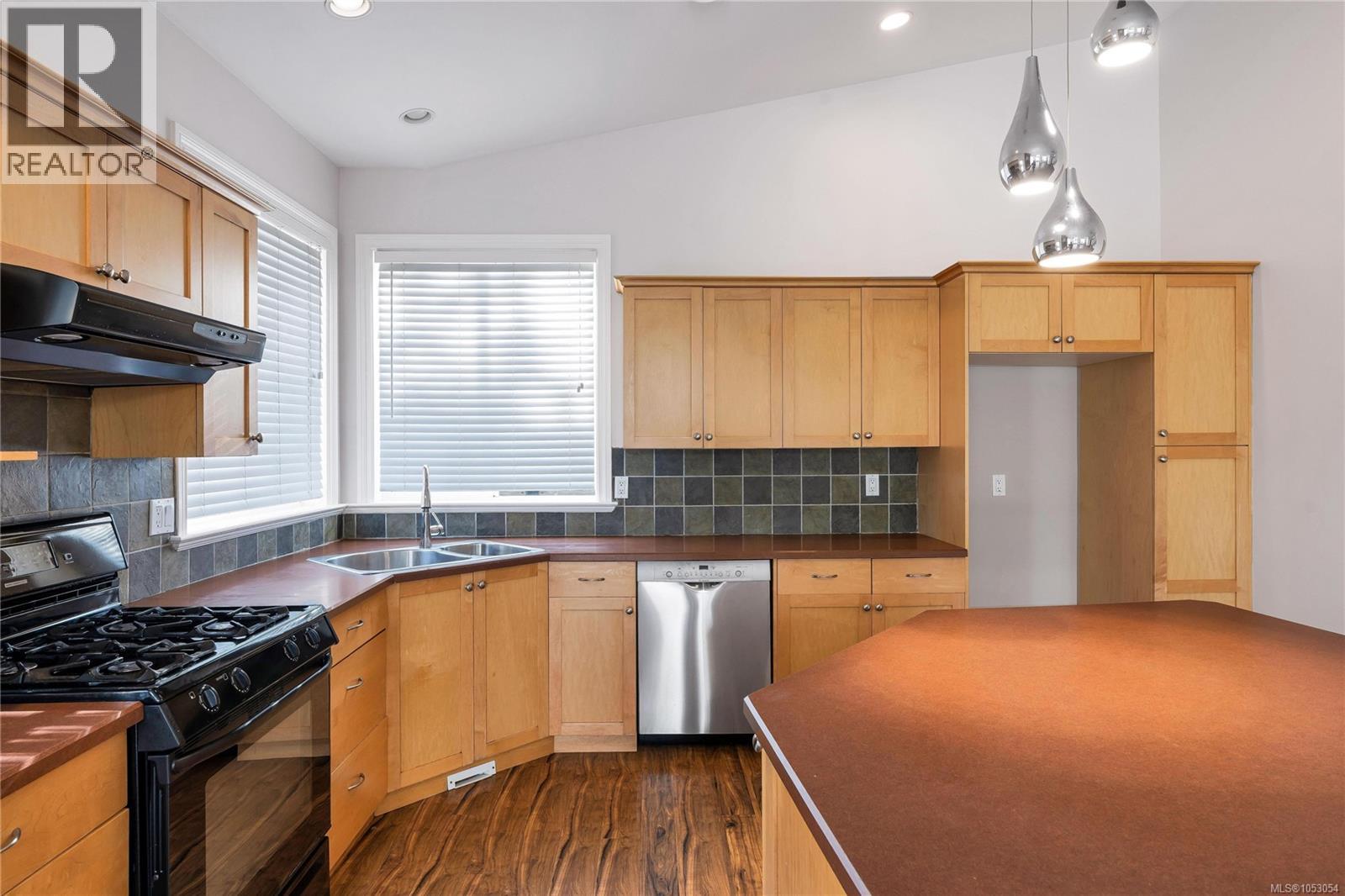  2426 Selwyn Road, Langford