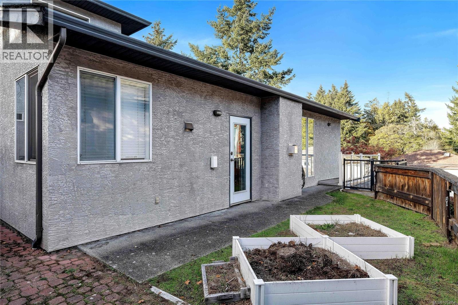  2426 Selwyn Road, Langford