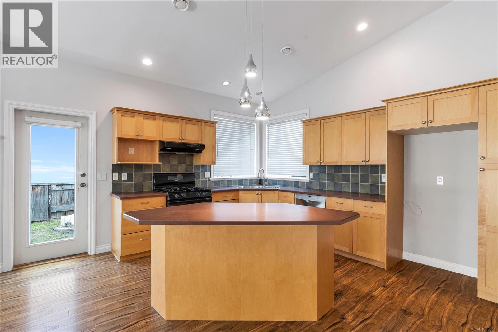  2426 Selwyn Road, Langford