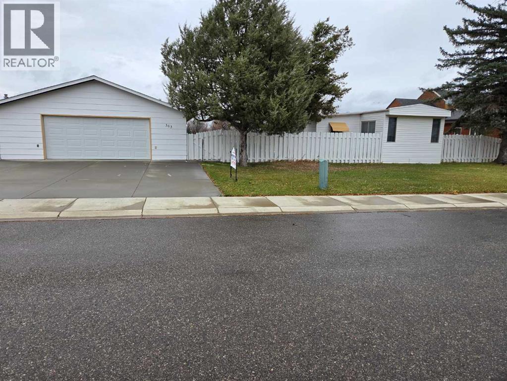 303 Piron Place, Picture Butte
