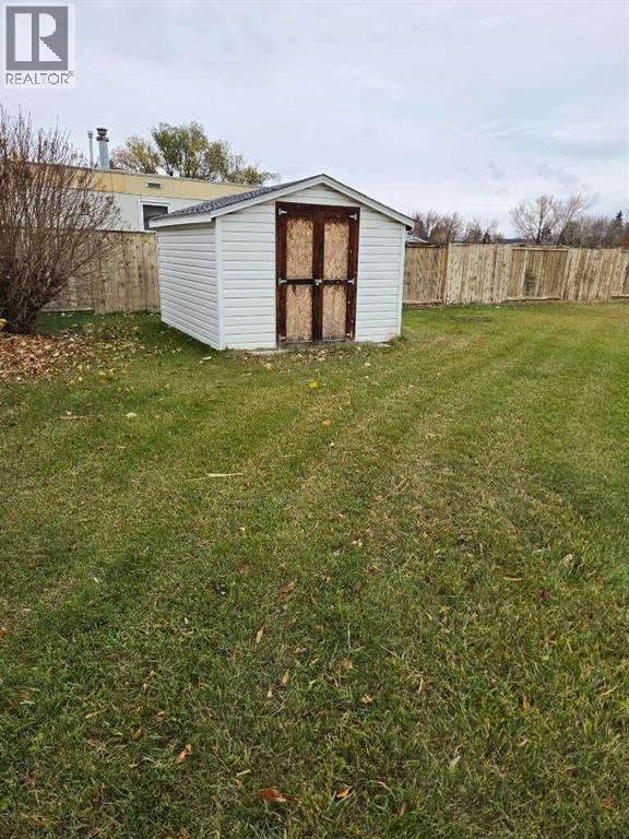 303 Piron Place, Picture Butte — photo 3