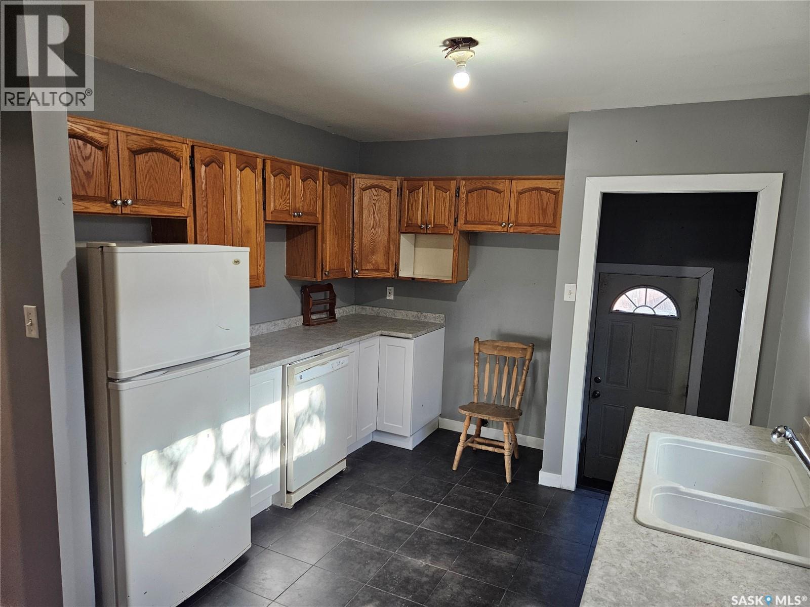 1169 Cameron STREET photo 3