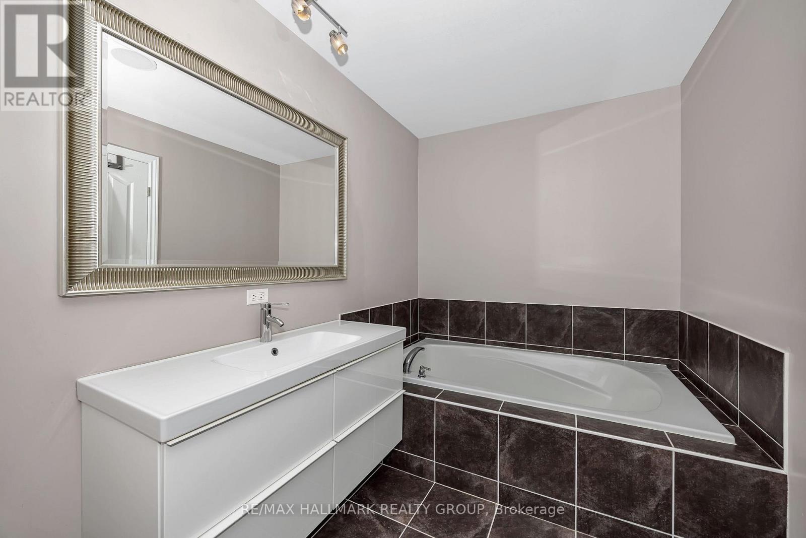Commercial Properties for Sale in Ottawa – 1830 ARROWGRASS WAY – By Peter Sagos - Image 19