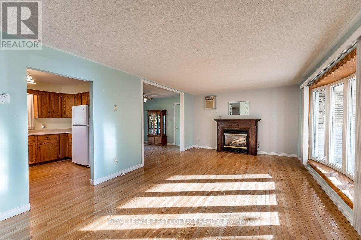 224 Christopher Street, Clearview photo 10