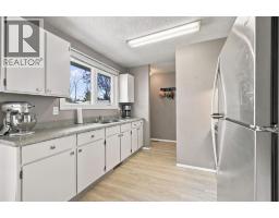 3pc Bathroom - 5316 38 Street, Innisfail, AB T4G1G4 Photo 10