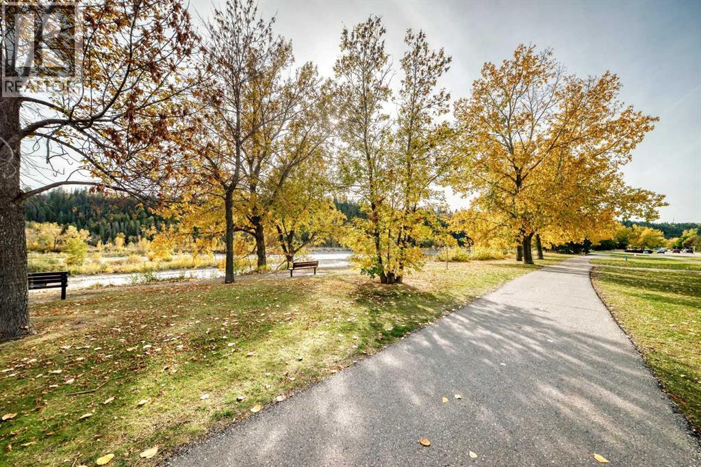 305, 3412 Parkdale Boulevard NW photo 33