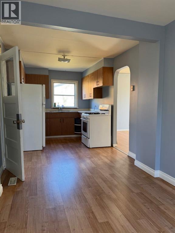 3830 46 Street, photo 7 of 37