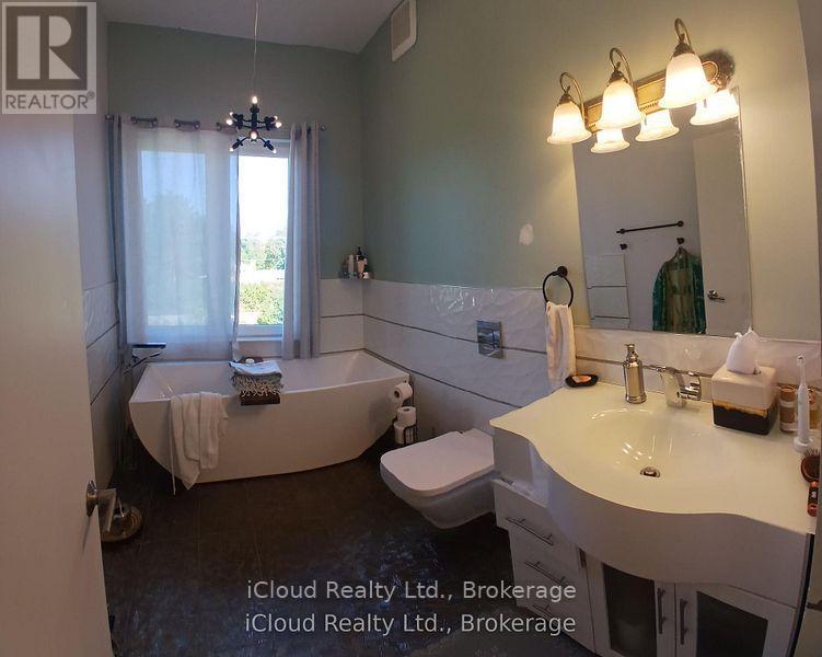 2216 Champlain Road, Tiny photo 11