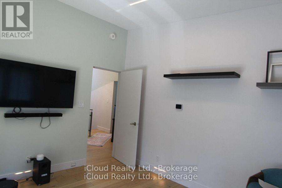 2216 Champlain Road, Tiny photo 34