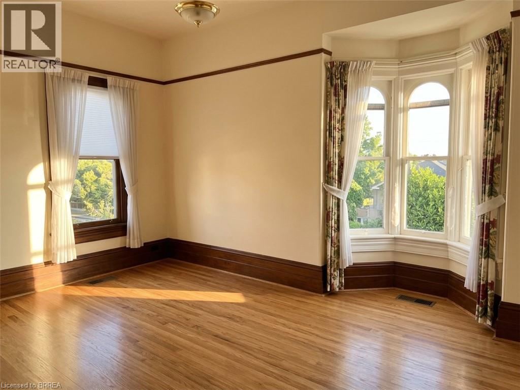 33 GRAND RIVER Street S - 14