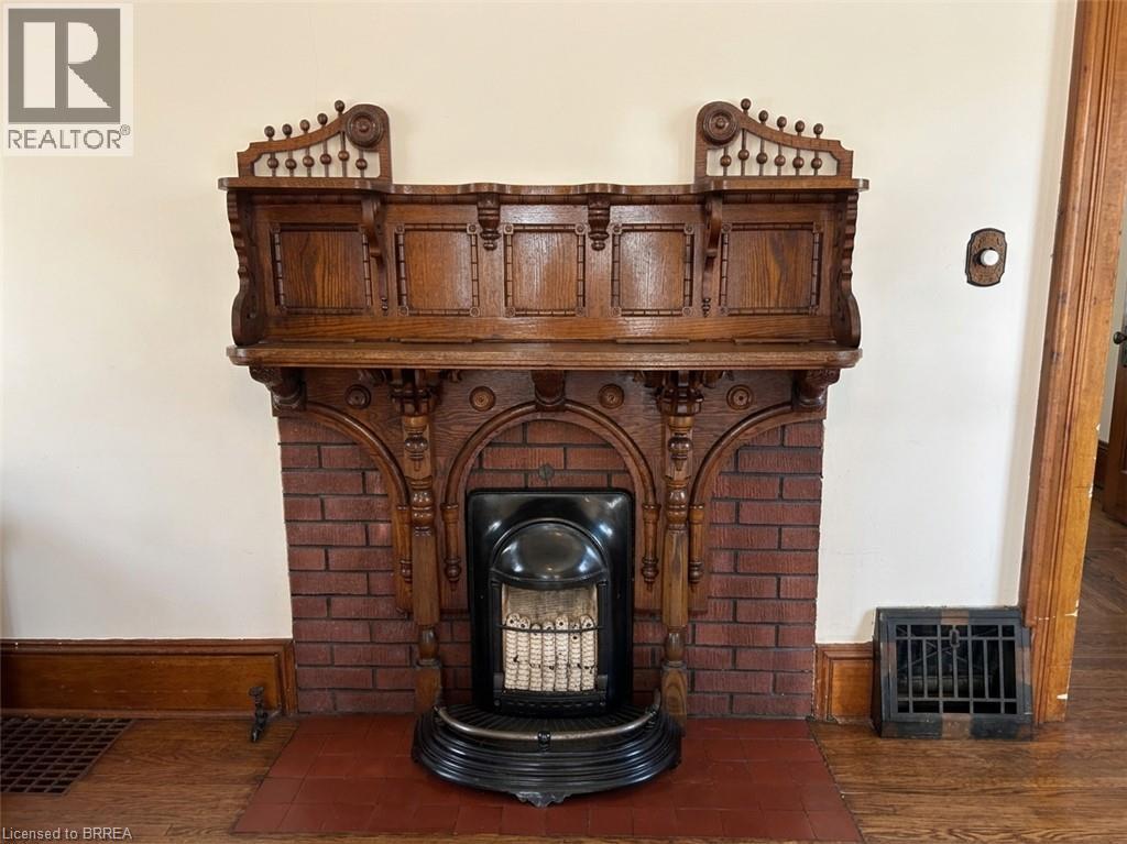 33 GRAND RIVER Street S - 10