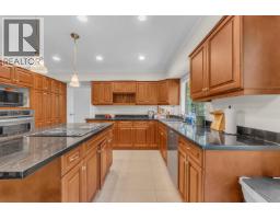 3635 Lynndale Crescent, Burnaby, BC V5A3S4 Photo 15