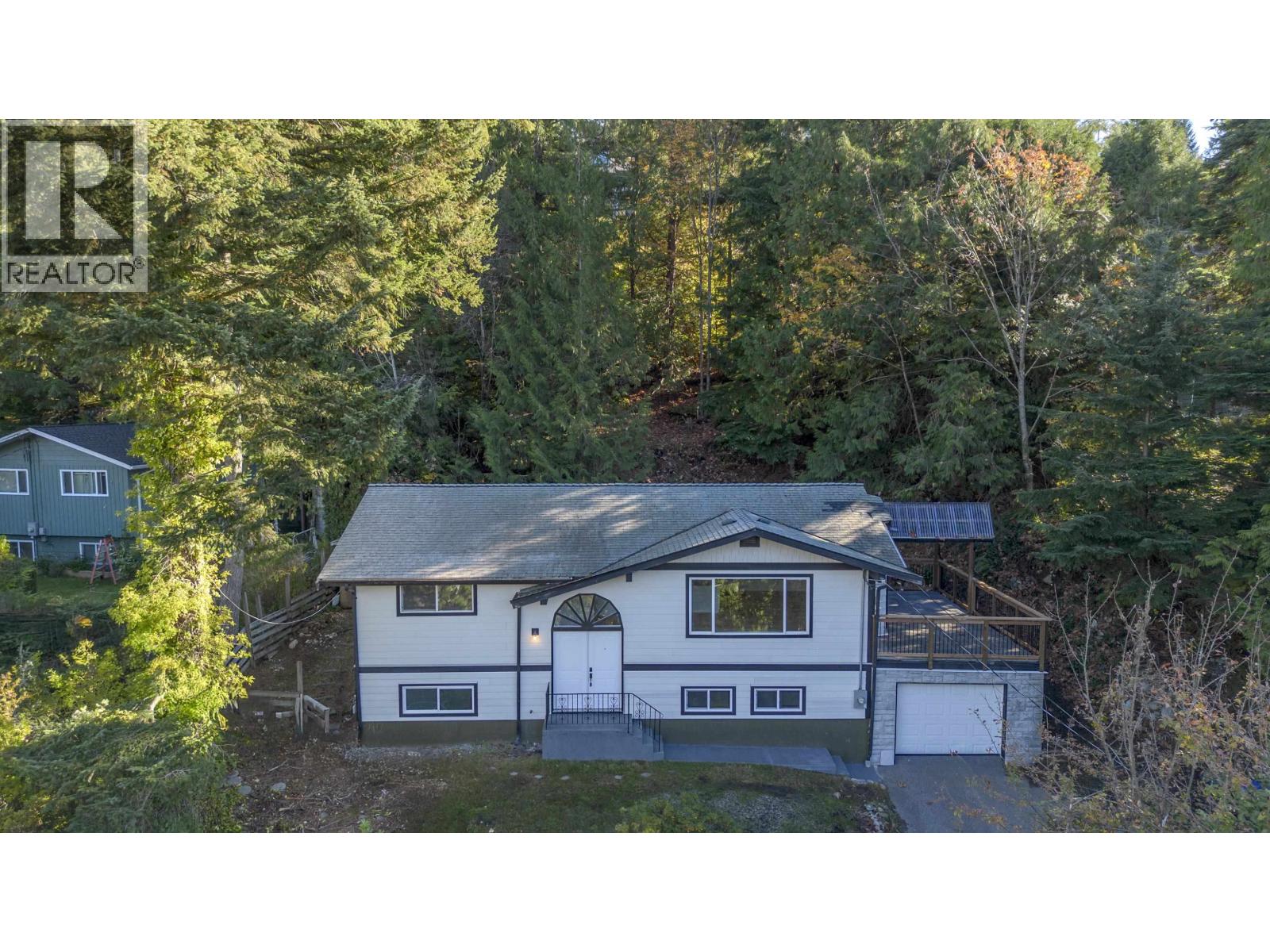 2258 SKYLINE photo 2