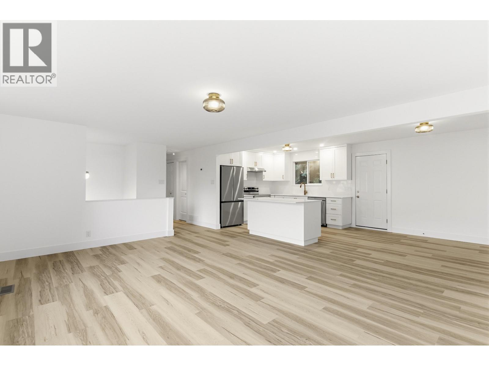 2258 SKYLINE photo 5