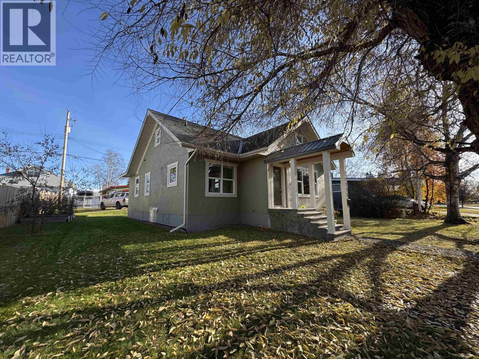 2275 LAURIER CRESCENT — photograph 4