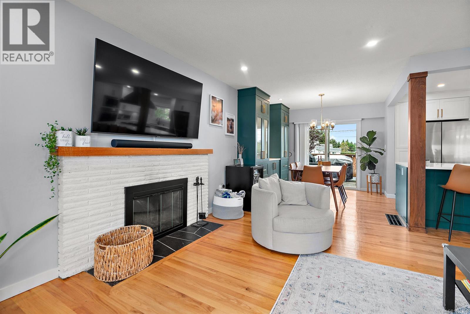 3988 Larchwood Dr, Saanich - Image 1