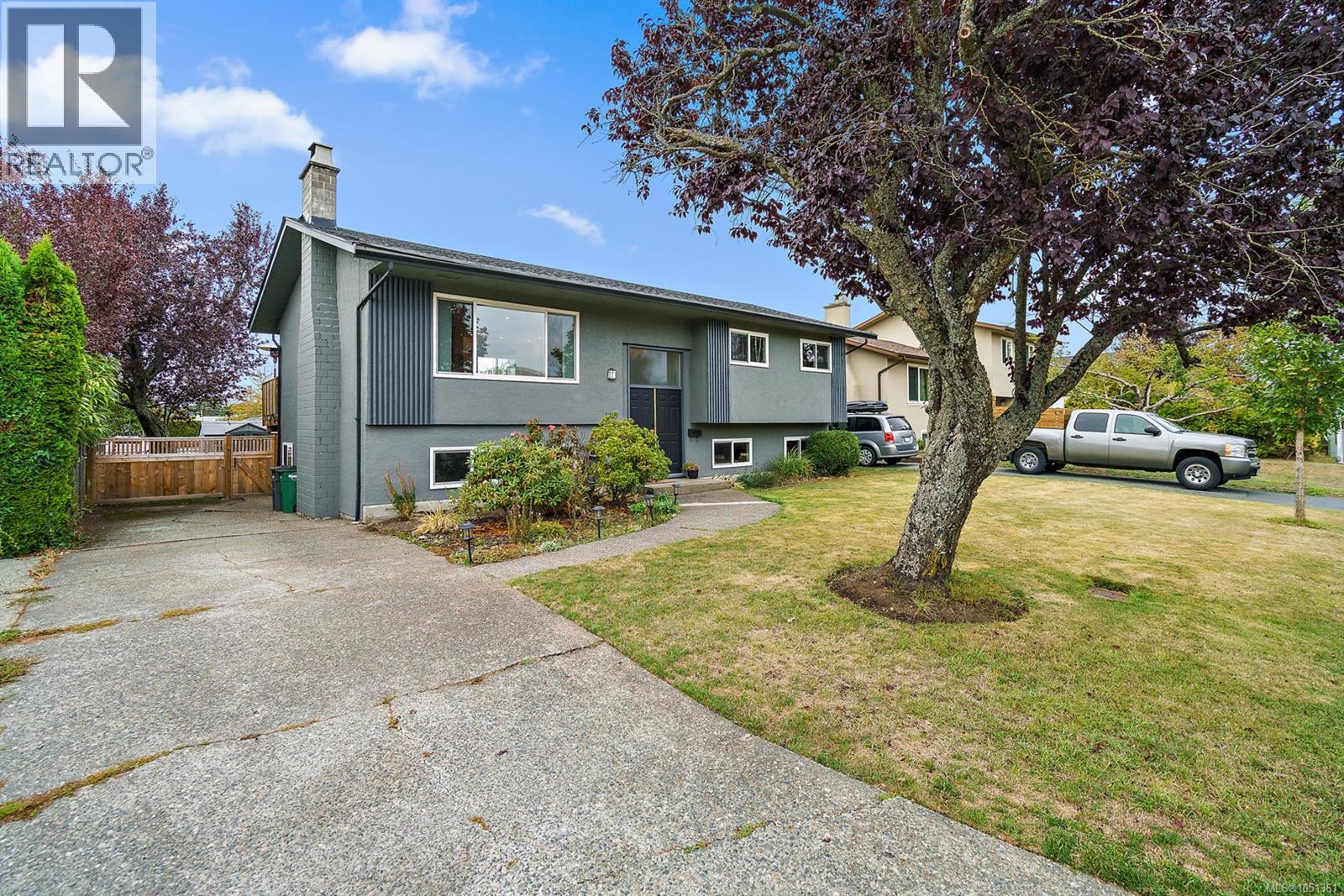 3988 Larchwood Dr, Saanich - Image 1
